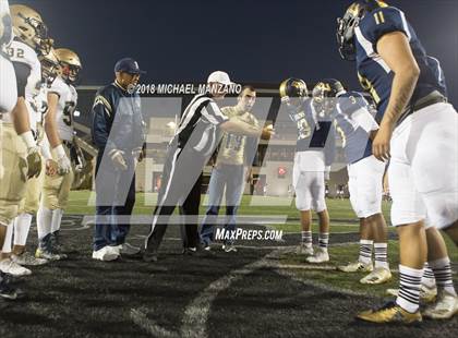 Thumbnail 2 in Bonita Vista vs. Mater Dei Catholic photogallery.