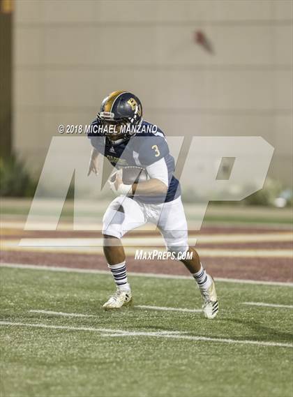 Thumbnail 3 in Bonita Vista vs. Mater Dei Catholic photogallery.