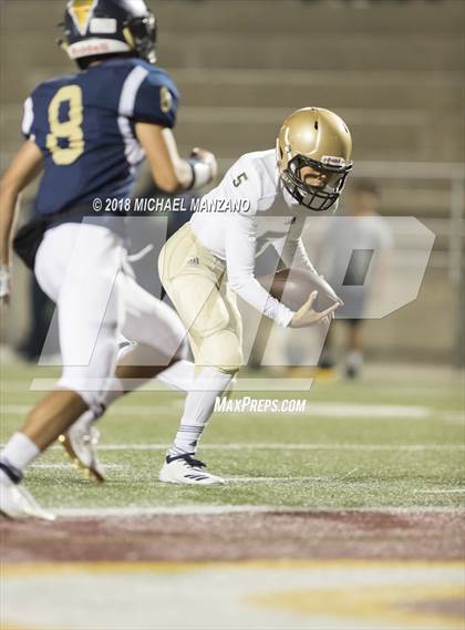 Thumbnail 1 in Bonita Vista vs. Mater Dei Catholic photogallery.