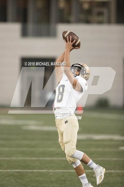 Thumbnail 2 in Bonita Vista vs. Mater Dei Catholic photogallery.