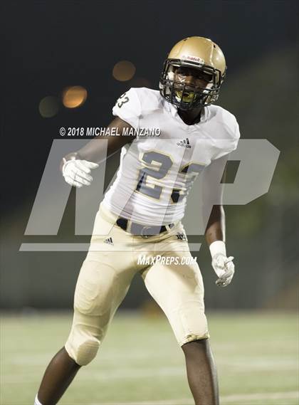 Thumbnail 3 in Bonita Vista vs. Mater Dei Catholic photogallery.