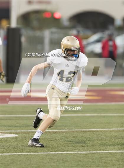 Thumbnail 2 in Bonita Vista vs. Mater Dei Catholic photogallery.