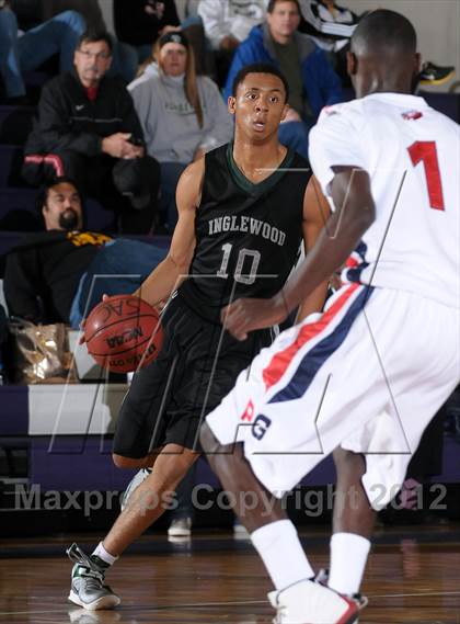 Thumbnail 2 in Inglewood vs. Pleasant Grove (St. Hope Elite Hoops Classic) photogallery.