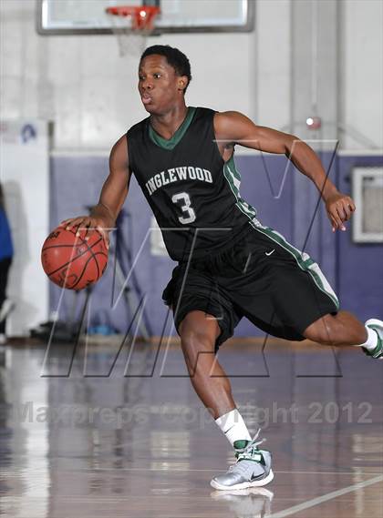 Thumbnail 2 in Inglewood vs. Pleasant Grove (St. Hope Elite Hoops Classic) photogallery.