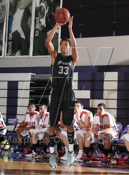 Thumbnail 2 in Inglewood vs. Pleasant Grove (St. Hope Elite Hoops Classic) photogallery.