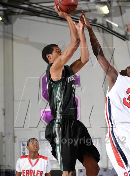 Thumbnail 3 in Inglewood vs. Pleasant Grove (St. Hope Elite Hoops Classic) photogallery.
