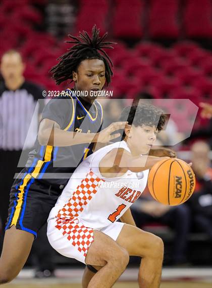 Thumbnail 2 in Selma vs. Clovis photogallery.