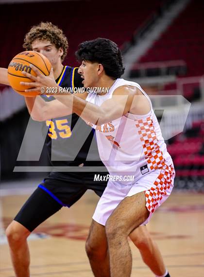 Thumbnail 1 in Selma vs. Clovis photogallery.