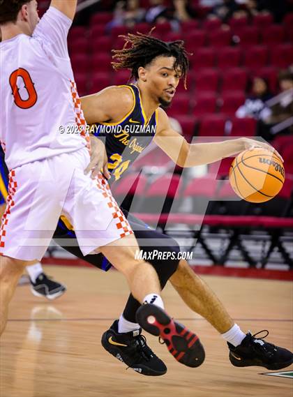 Thumbnail 2 in Selma vs. Clovis photogallery.