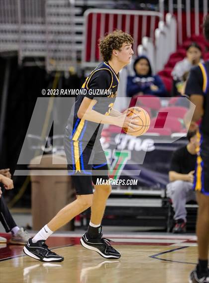 Thumbnail 1 in Selma vs. Clovis photogallery.