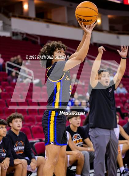 Thumbnail 2 in Selma vs. Clovis photogallery.