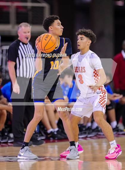 Thumbnail 2 in Selma vs. Clovis photogallery.