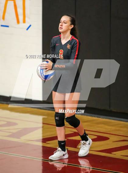 Thumbnail 3 in La Salle vs La Canada photogallery.
