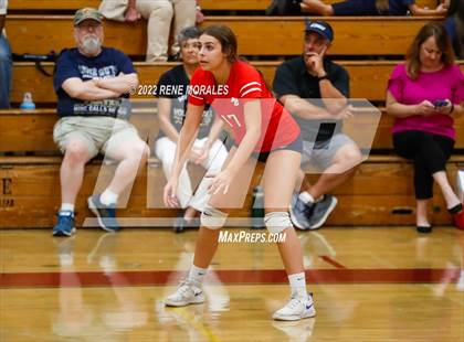 Thumbnail 2 in La Salle vs La Canada photogallery.
