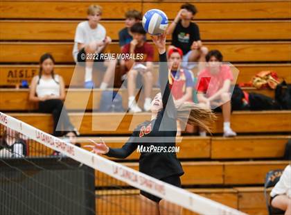 Thumbnail 3 in La Salle vs La Canada photogallery.
