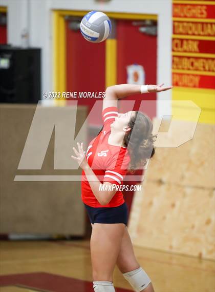 Thumbnail 2 in La Salle vs La Canada photogallery.