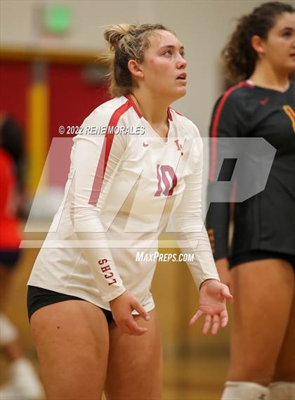 Thumbnail 3 in La Salle vs La Canada photogallery.