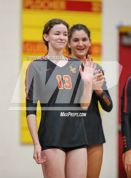 Thumbnail 2 in La Salle vs La Canada photogallery.
