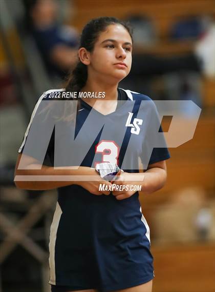 Thumbnail 2 in La Salle vs La Canada photogallery.
