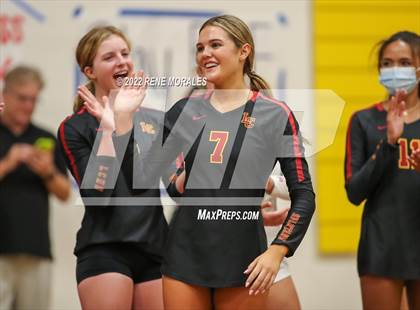Thumbnail 3 in La Salle vs La Canada photogallery.