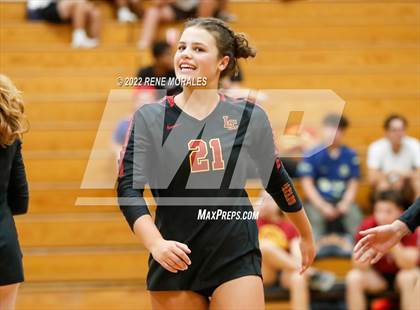 Thumbnail 1 in La Salle vs La Canada photogallery.