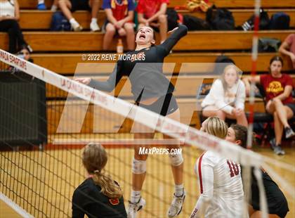 Thumbnail 1 in La Salle vs La Canada photogallery.