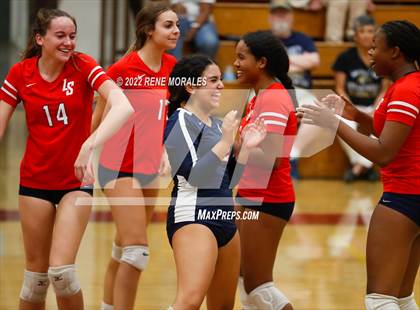 Thumbnail 2 in La Salle vs La Canada photogallery.