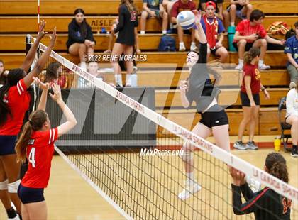 Thumbnail 2 in La Salle vs La Canada photogallery.
