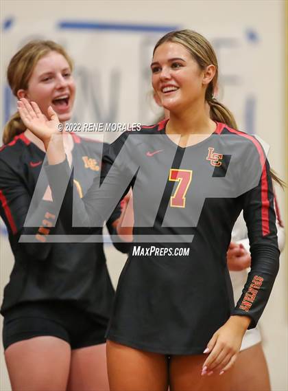 Thumbnail 2 in La Salle vs La Canada photogallery.