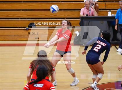 Thumbnail 1 in La Salle vs La Canada photogallery.