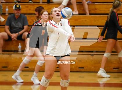Thumbnail 1 in La Salle vs La Canada photogallery.