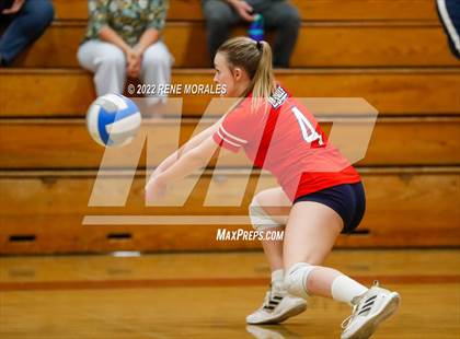 Thumbnail 2 in La Salle vs La Canada photogallery.