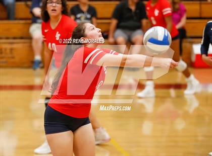 Thumbnail 1 in La Salle vs La Canada photogallery.