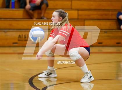 Thumbnail 3 in La Salle vs La Canada photogallery.