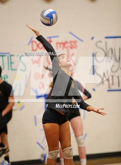 Thumbnail 2 in La Salle vs La Canada photogallery.