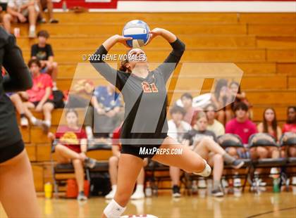 Thumbnail 2 in La Salle vs La Canada photogallery.