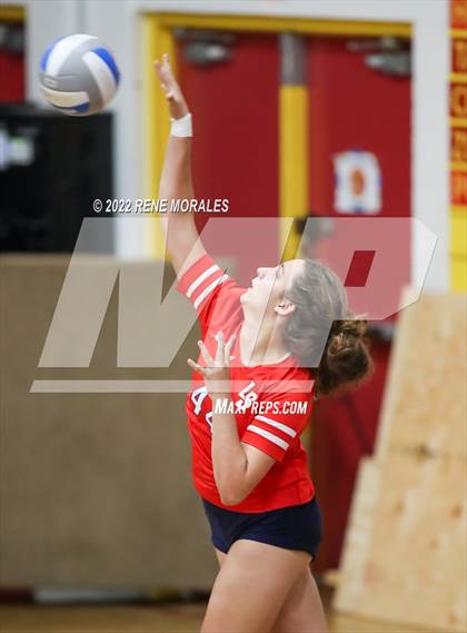 Thumbnail 3 in La Salle vs La Canada photogallery.