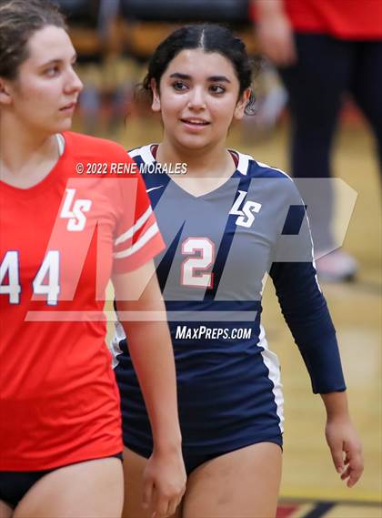 Thumbnail 2 in La Salle vs La Canada photogallery.
