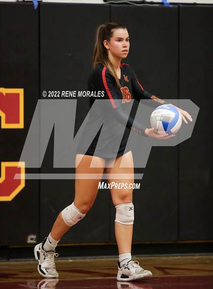 Thumbnail 1 in La Salle vs La Canada photogallery.