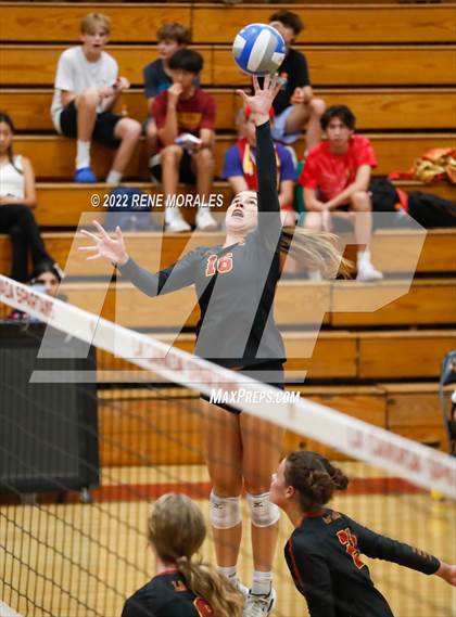 Thumbnail 2 in La Salle vs La Canada photogallery.