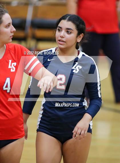 Thumbnail 1 in La Salle vs La Canada photogallery.