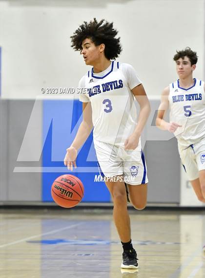 Thumbnail 1 in Franklin vs. Davis (Les Curry Invitational) photogallery.