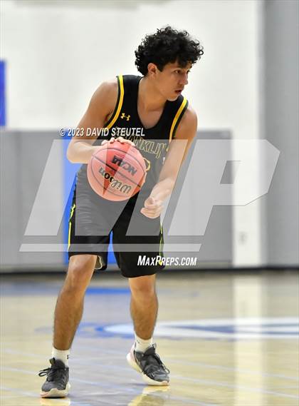 Thumbnail 1 in Franklin vs. Davis (Les Curry Invitational) photogallery.