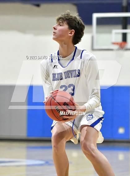Thumbnail 3 in Franklin vs. Davis (Les Curry Invitational) photogallery.