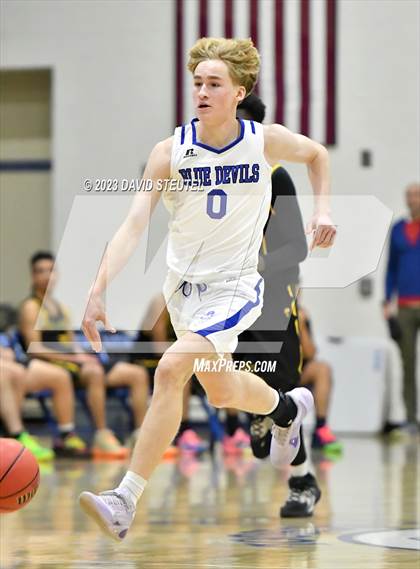 Thumbnail 1 in Franklin vs. Davis (Les Curry Invitational) photogallery.