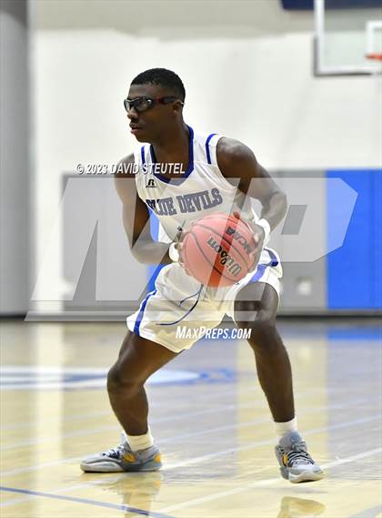 Thumbnail 1 in Franklin vs. Davis (Les Curry Invitational) photogallery.