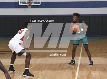 Thumbnail 3 in South Houston vs. Pasadena Memorial (McDonald's Texas Invitational) photogallery.