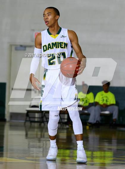 Thumbnail 1 in Damien vs. Moreau Catholic (The Classic at Damien) photogallery.