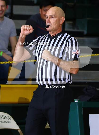Thumbnail 1 in Damien vs. Moreau Catholic (The Classic at Damien) photogallery.