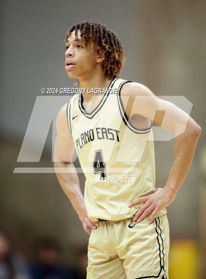 Thumbnail 1 in V.R. Eaton vs. Plano East (UIL Basketball 6A Regional Semifinal) photogallery.